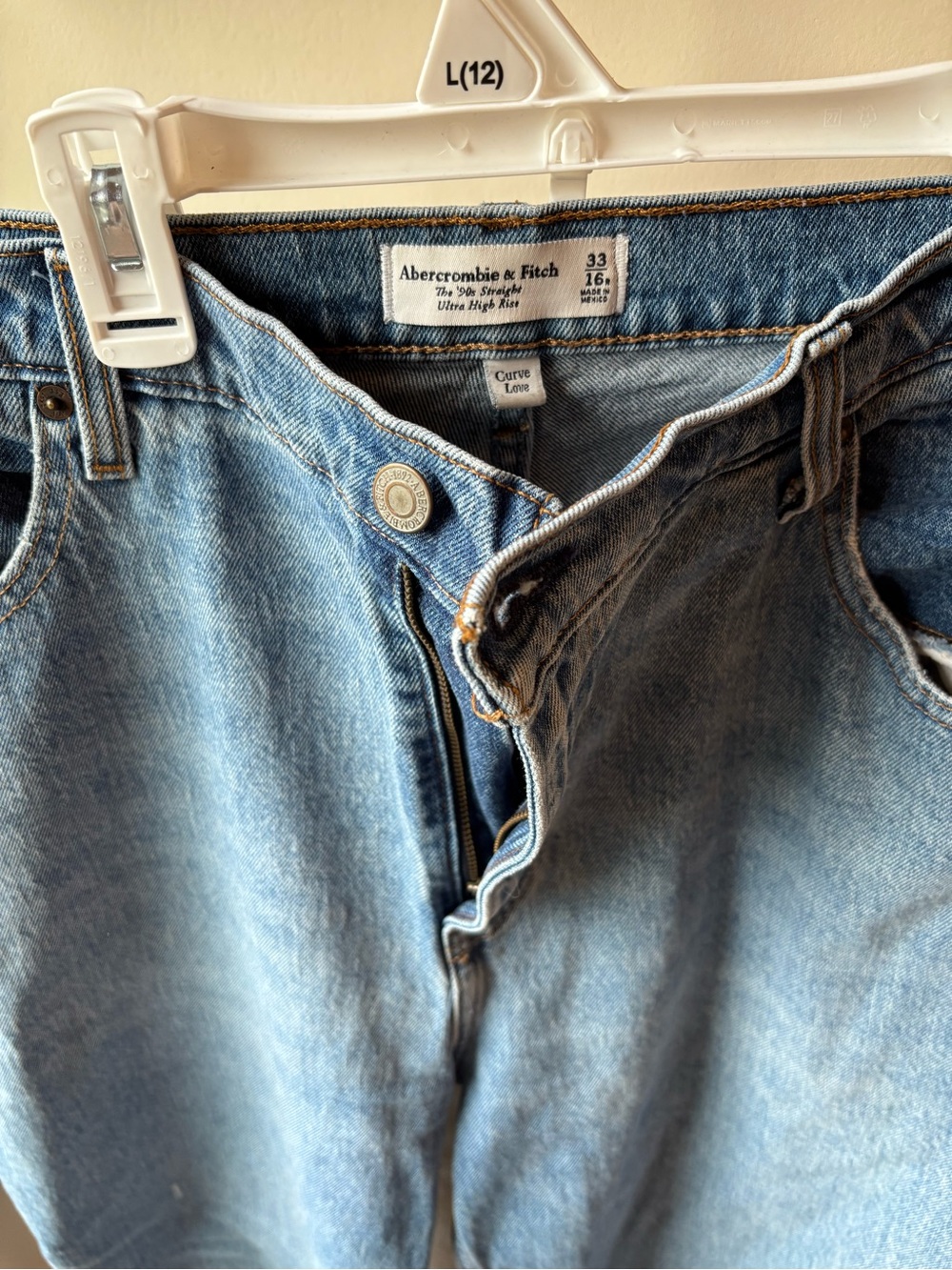 Abercrombie & Fitch Light Blue High-Rise Straight Jeans size 33/16